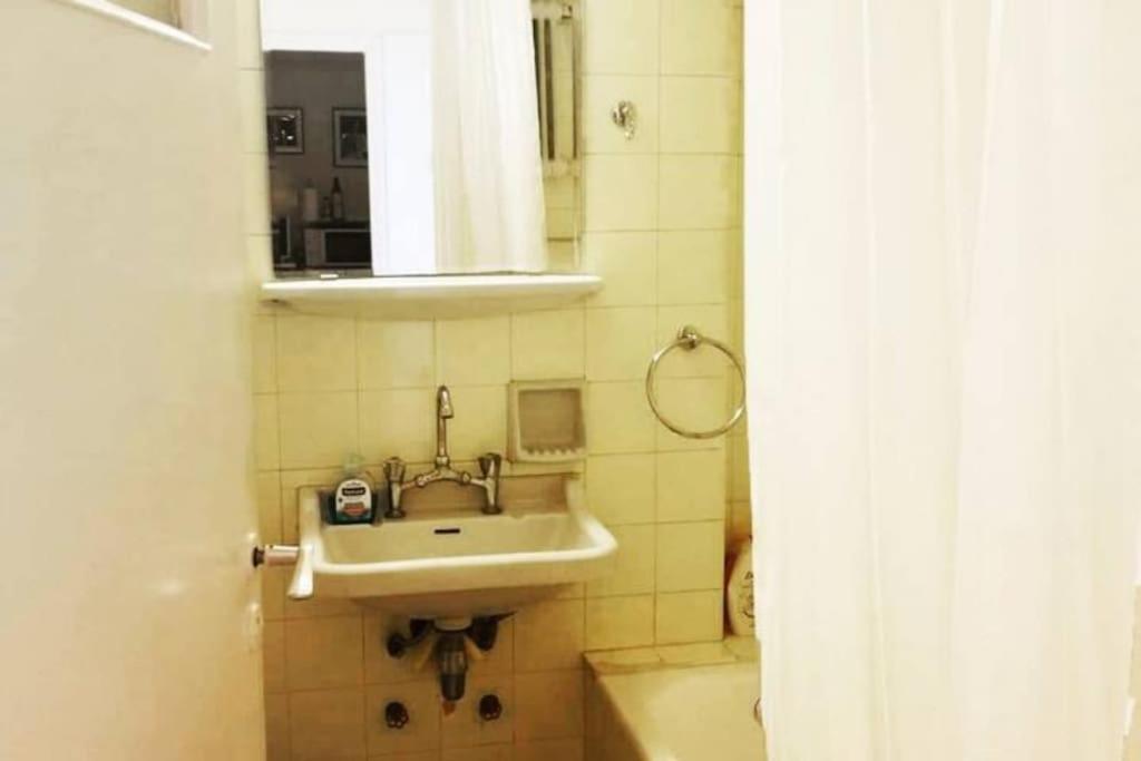 Apartment With Private Patio Атина Екстериор снимка