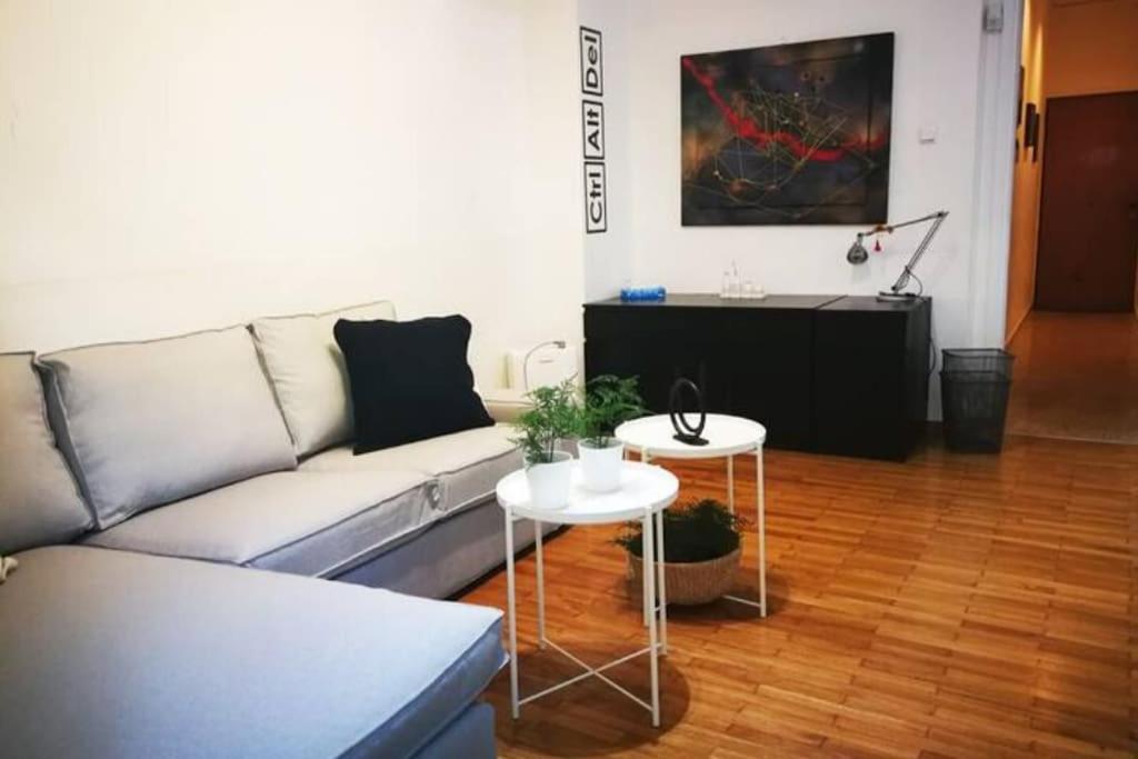 Apartment With Private Patio Атина Екстериор снимка